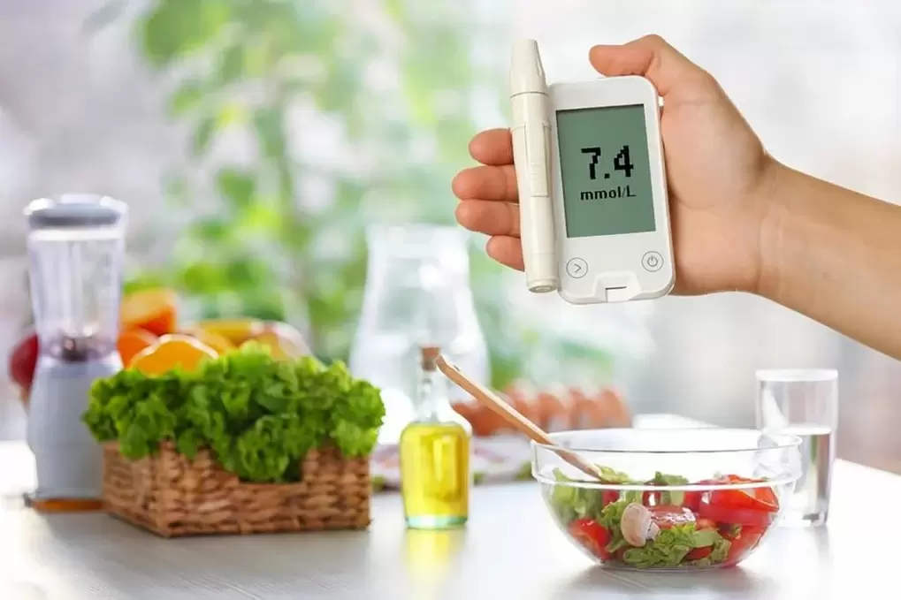 Glucômetro e comida para diabetes
